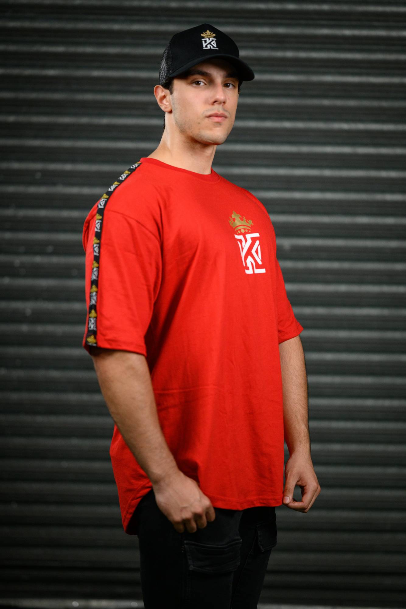 Men's Curved Hem T-Shirt with Kings Gym Logo Shoulder Tape – kingsgyms